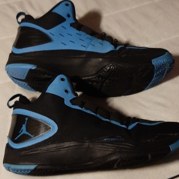 Shoes - Picture 4 of 4